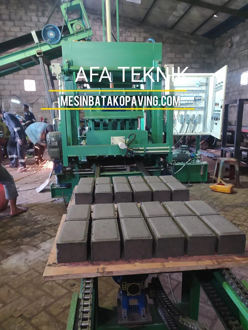 Mesin Paving Block Transfer Palet mesin-paving-block-keluar-12-mesin-paving-2-warna.webp
