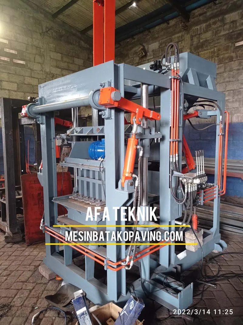 mesin-paving-block-tipe-h3es-keluar-15--semi-otomatis.webp